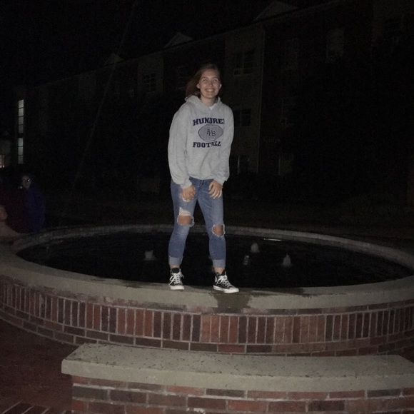 Meet your Posher, Tori - Picture 1 of 1